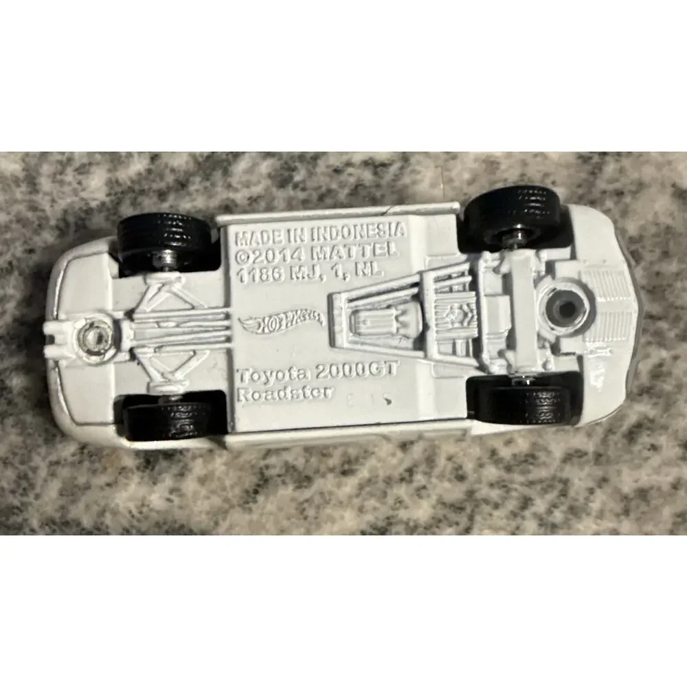 2023 Hot Wheels James Bond 007 You Only Live Twice Toyota 2000GT Roadster 1:64